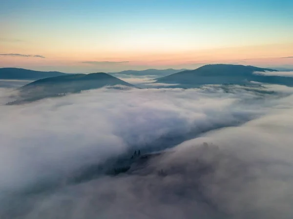 Brouillard Dans Vallée Montagne Aube Carpates Ukrainiennes Dans Matinée Dans — Photo