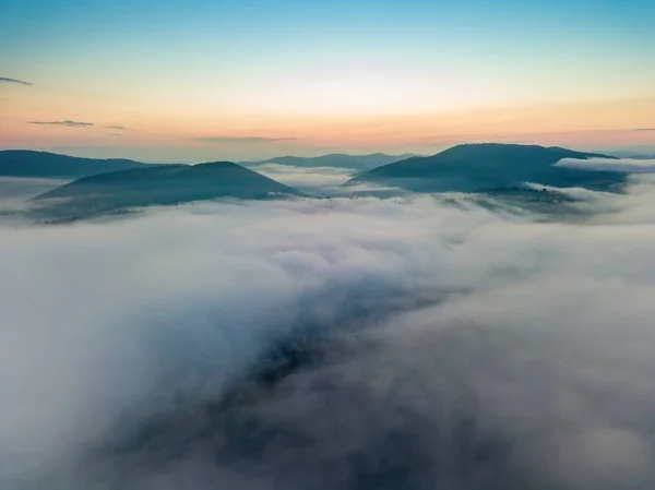 Brouillard Dans Vallée Montagne Aube Carpates Ukrainiennes Dans Matinée Dans — Photo