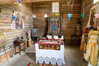 Geleneksel Ortodoks Hıristiyan kilisesinin içi