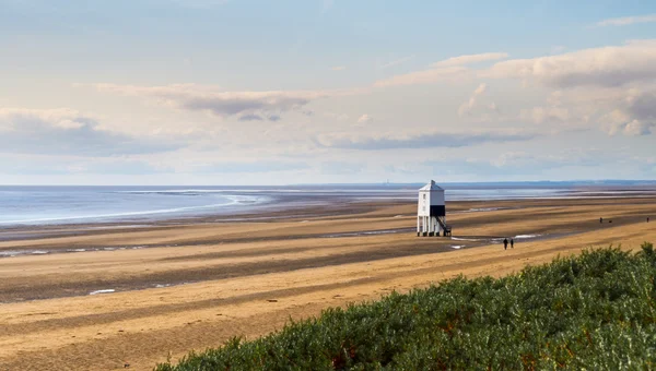 Farol em Burnham-on-Sea durante a maré baixa — Fotografia de Stock