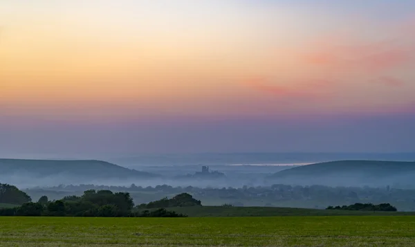 Corfe Castle sunset with mist rolling in — Stock Photo, Image