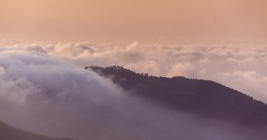 Kıbrıs Troodos Dağları içinde güneşin battığı