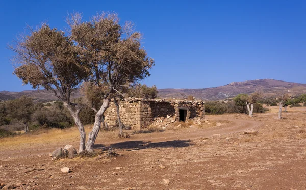 Farm shelter in arid west Cyprus — Stock Photo, Image