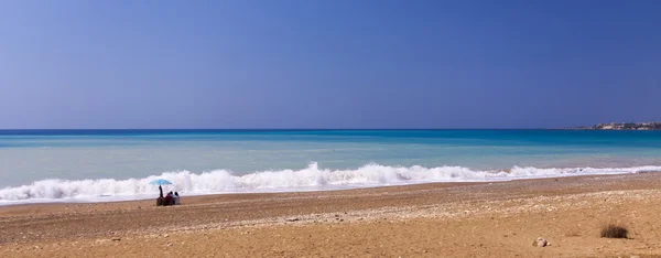 Ciprus beach - szinte teljesen kihalt. — Stock Fotó