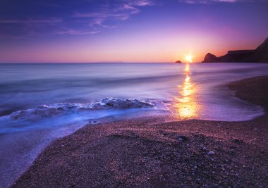 Sakin Güney Dorset plaj ve gün batımında 