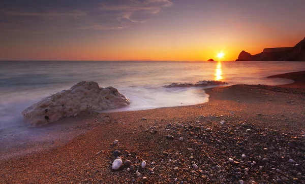 Sakin Güney Dorset plaj ve gün batımında 