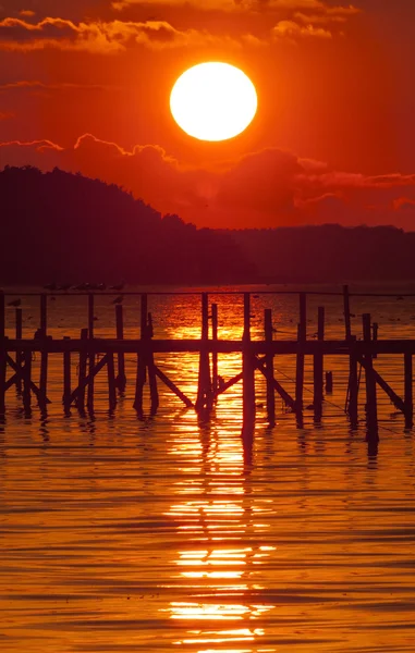 Pôr do sol cena costeira de Poole Harbour — Fotografia de Stock