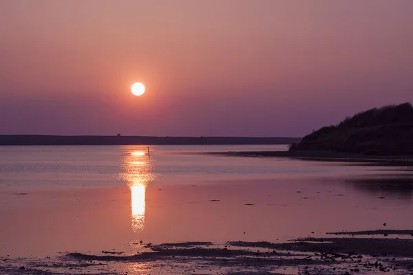 The sun goes down over the East Fleet in Dorset — Stock Photo, Image