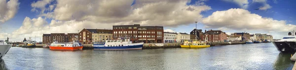 Poole Quay panorâmica com barcos portuários — Fotografia de Stock