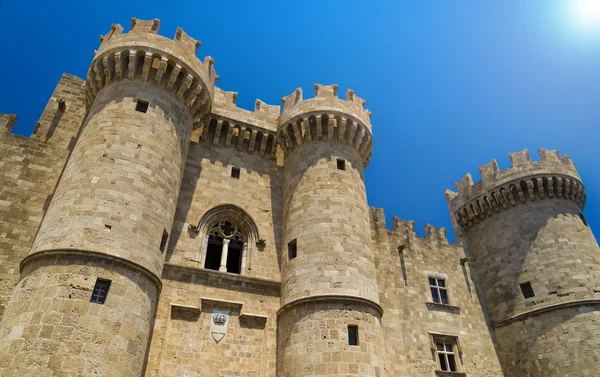 Fortificações e ameias da cidade medieval de Rodes — Fotografia de Stock