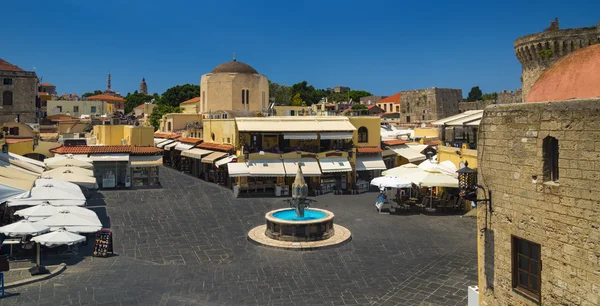 Old Town, Rhodes és üzletek — Stock Fotó