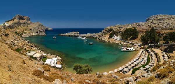 St Paul de baai en de Akropolis van Lindos — Stockfoto