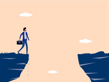 Hırslı iş adamı engellerle dolu bir yamaçta duruyor.