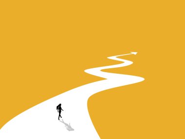 Hırslı bir iş kadını dolambaçlı bir sokakta yürüyor.