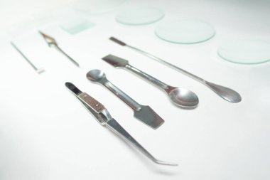 Laboratuvar ekipmanlarına yakın çekim. Seçici odak