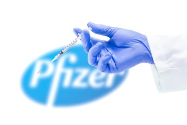 İspanya, 18 Nisan 2021 - Pfizer Covid-19 Aşısı - Coronavirus 'a karşı aşı içeren şırınga
