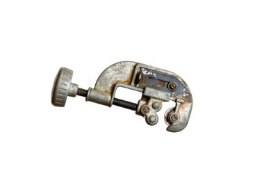 Beyaz arka planda antika boru kesici.