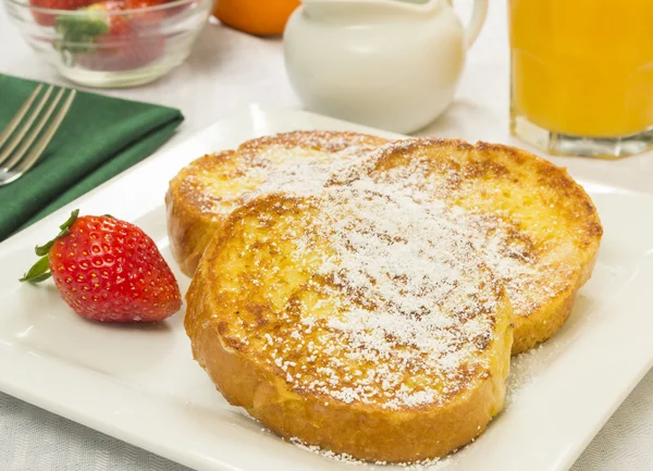 French toast and strawberries — Stock Photo, Image