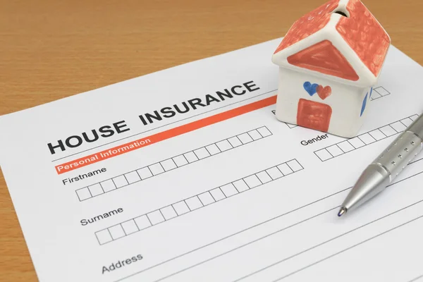 House Insurance application form with model house and pen — Stock Photo, Image