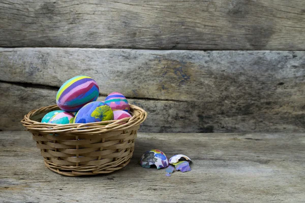 Easter eggs in the basket on wooden — Stock Photo, Image