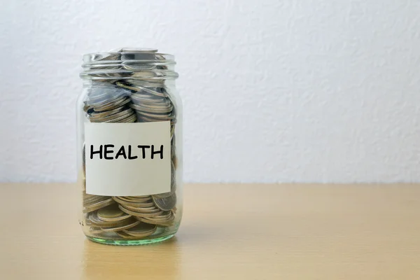 Pénz megtakarítás az üvegben egészségügyi — Stock Fotó