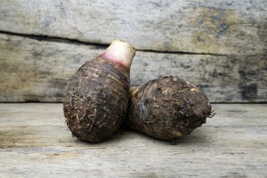 Taro üzerinde ahşap