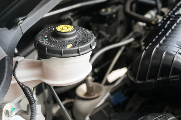 araç bakım, fren düzeyini kontrol edin ve sıvı debriyaj