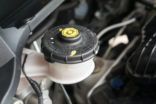 araç bakım, fren düzeyini kontrol edin ve sıvı debriyaj