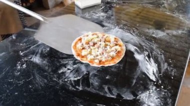 Pizza yapıyorum.