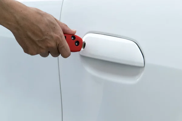 Open car door with key — Stock Photo, Image