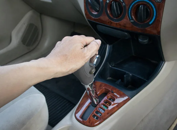 Hand on automatic gear shift — Stock Photo, Image