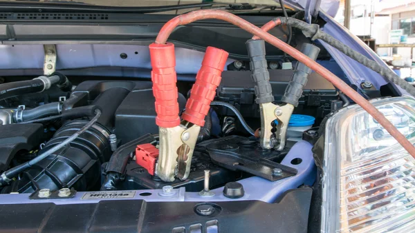 Car battery charging — Stock Photo, Image