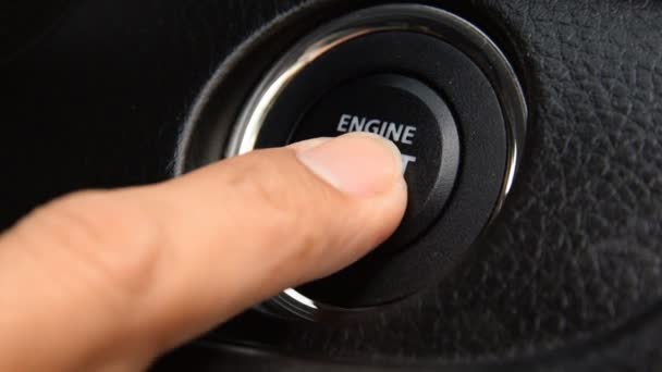 Кнопка запуска двигателя из современного салона автомобиля — стоковое видео
