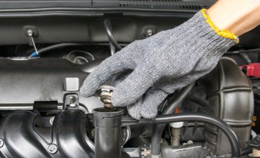 Açık kapak metal kapak motor soğutma için bir radyatör üzerine el