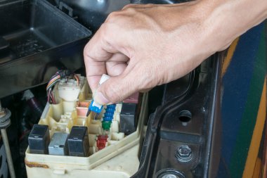 auto makinist araba Sigortayı kontrol