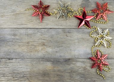 eski ahşap zemin üzerinde Noel süsleri.