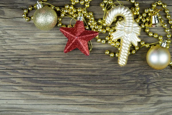 Julpynt på gamla trä bakgrund. — Stockfoto
