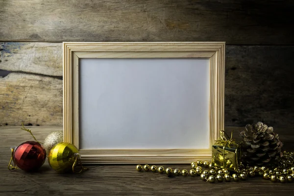 Foto Frame en Kerst decoraties op oude houten achtergrond — Stockfoto