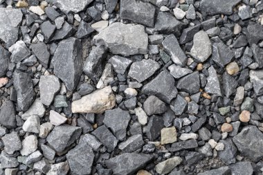 Arka planda çakıl taşları. Taş dokusuna yakın çekim
