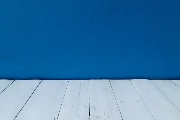 Blå väggar och trägolv interiör bakgrund — Stockfoto