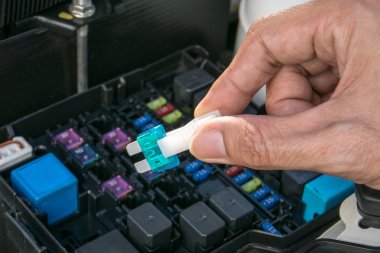 auto makinist araba Sigortayı kontrol