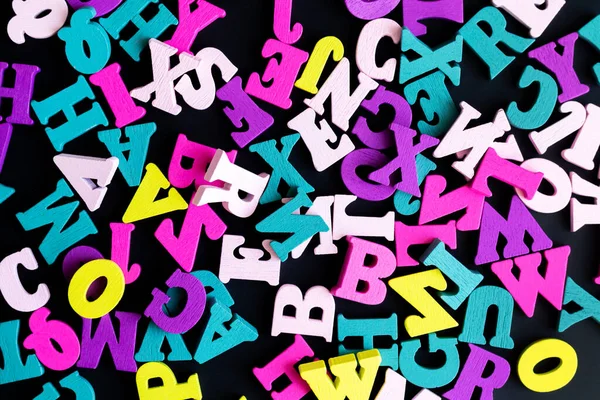 Kleurrijke Houten Engels Alfabet Letters Bovenaanzicht Zwarte Achtergrond — Stockfoto