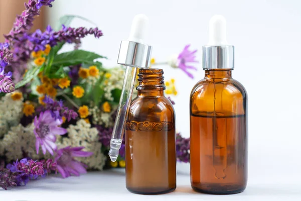 Glazen Druppelflesjes Met Pipet Natuurlijke Organische Huidverzorging Cosmetische Concept — Stockfoto