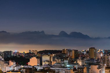Rio de Janeiro, Brezilya 'nın başkenti Niteroi' de gece manzarası.