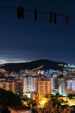 Rio de Janeiro, Brezilya 'nın başkenti Niteroi' de gece manzarası.