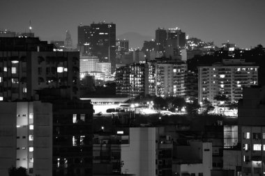 Rio de Janeiro, Brezilya 'nın başkenti Niteroi' de gece manzarası.