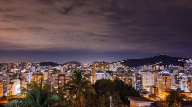 Rio de Janeiro, Brezilya 'nın başkenti Niteroi' de gece manzarası.