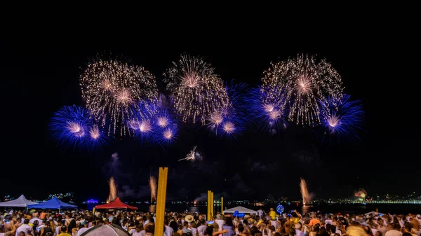 Niteroi Rio Janeiro Brazil パンデミック前の新年 レビヨン の到来の写真 パーティー ショー 花火大会 — ストック写真