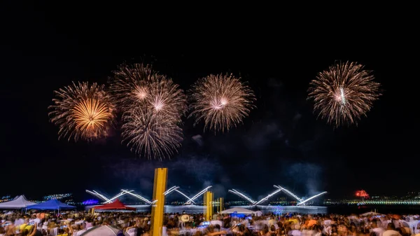 Niteroi Rio Janeiro Brazil パンデミック前の新年 レビヨン の到来の写真 パーティー ショー 花火大会 — ストック写真