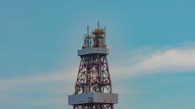 Guanabara Körfezi, Rio de Janeiro, Brezilya - CIRCA 2021: Petrol endüstrisinin keşfi platformu. Bu körfez Santos Havzası 'nın bir parçasıdır, Campos Havzası' na giriş olarak hizmet eder ve aktif bir alandır.